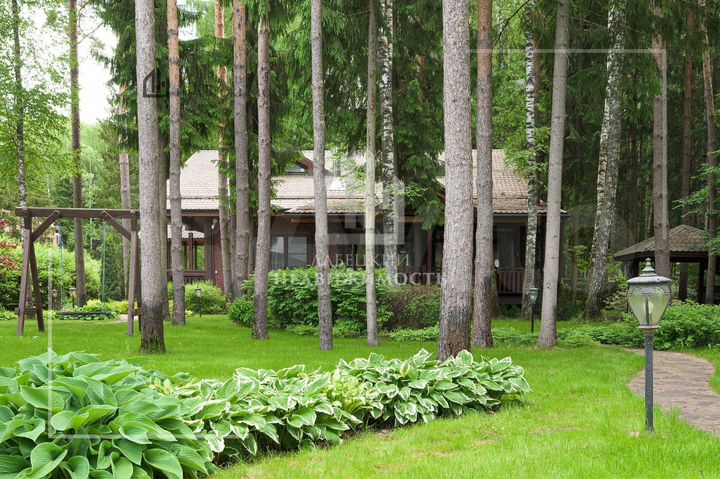 Дом 239 м² на участке 33,5 сот.