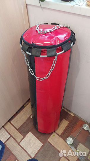 Боксерская груша и перчатки