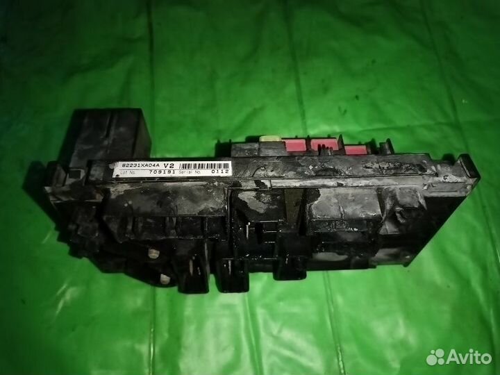 Блок предохранителей под капот Subaru Tribeca 2008