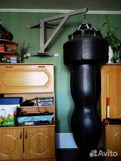 Боксерский мешок фигурный с поворотным кронштейном