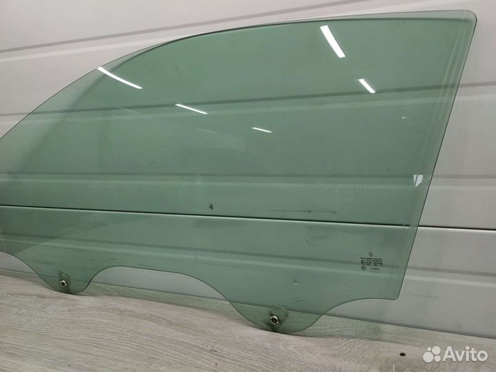 Стекло двери переднее Мерседес 203 купе L w203