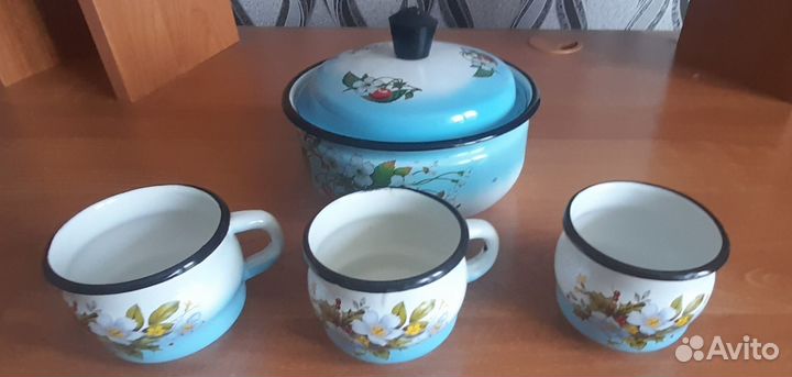 Кастрюля эмалированная, в наборе с кружечками