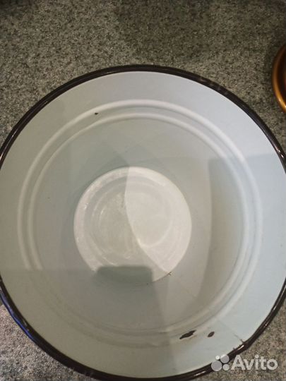 Эмалированное ведро