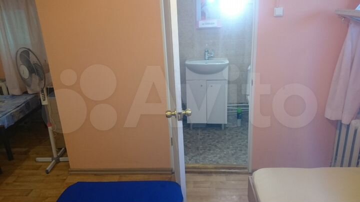 Комната 18 м² в 8-к., 1/2 эт.