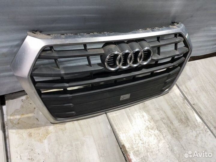 Решетка радиатора Audi Q5