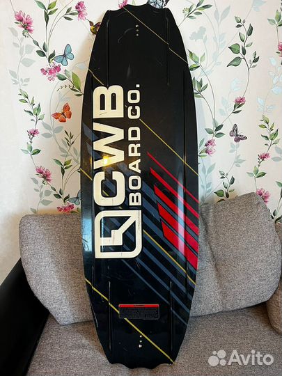 Доска для вейксерфинга с креплениями