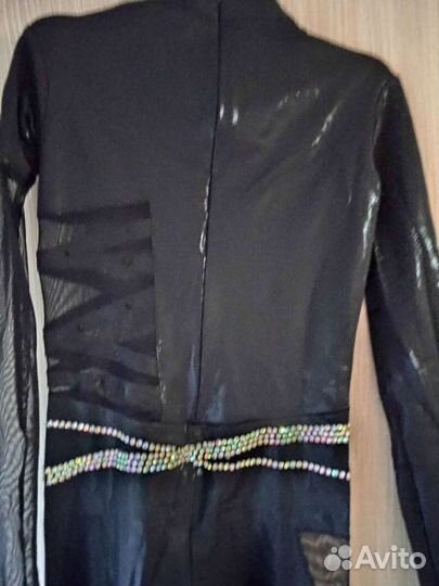 Костюм для выступлений по фигурному катанию