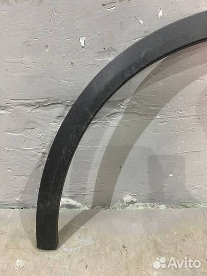 Накладка крыла переднего правого от Mercedes Benz