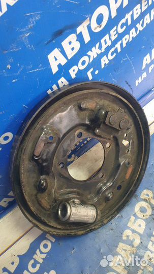 Пыльник задней ступицы. левый Toyota Noah минивен