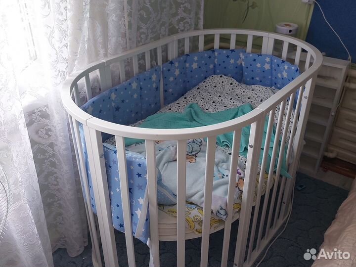 Кроватка для новорожденных с маятником