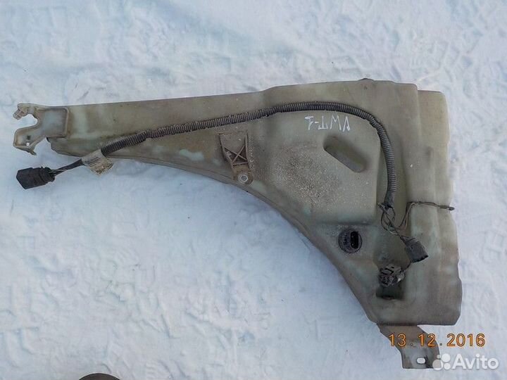 Бачок омывателя лобового стекла Volkswagen Touareg