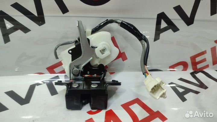 Замок 5-й двери Toyota Ipsum ACM21 2AZ 2006.03