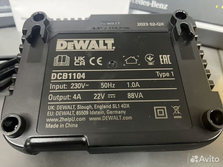 Зарядное устройство DeWalt DCB1104