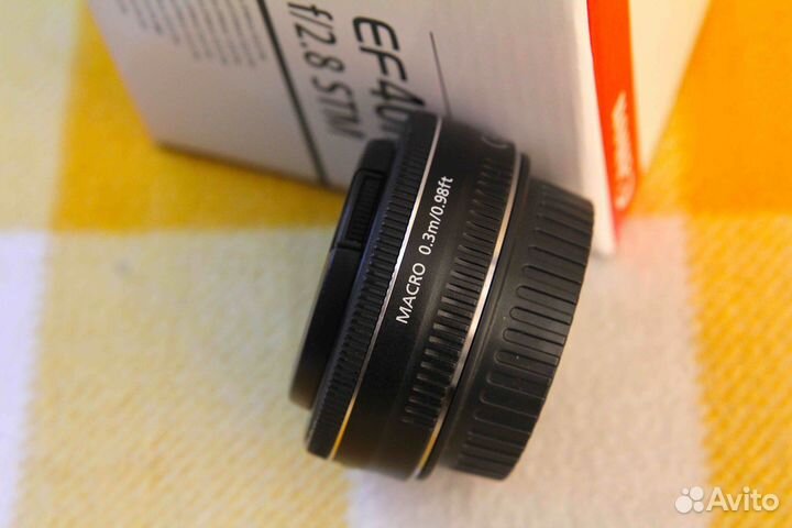 Canon EF 40mm f/2.8 STM