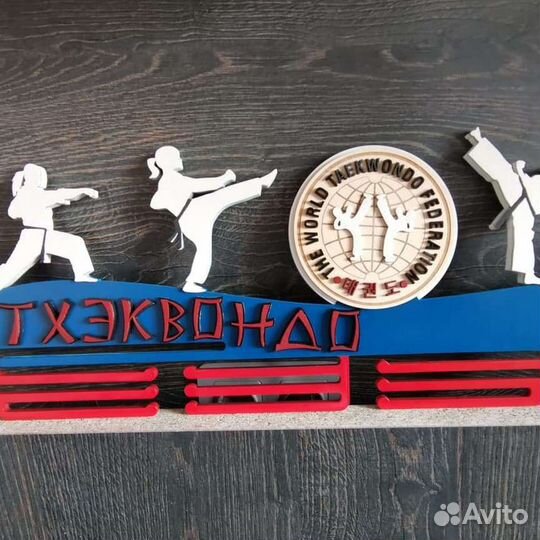 Медальница с полкой