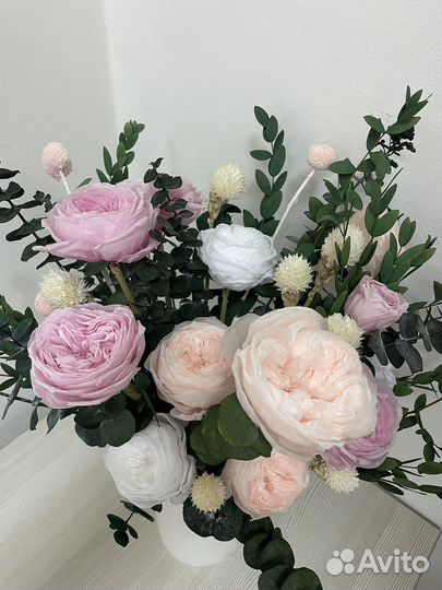 Букет в вазе из пионовидных роз