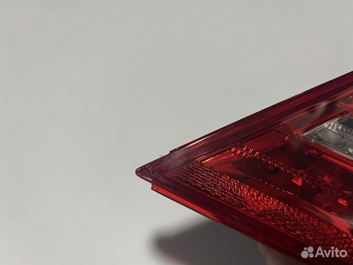 Правый стоп фонарь Mercedes W221 с дефектом