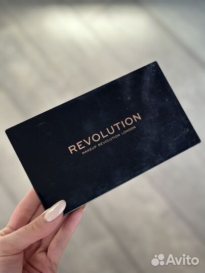 Палетка теней revolution