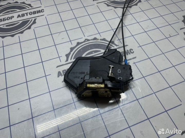 Замок боковой двери задний правый Toyota Corolla