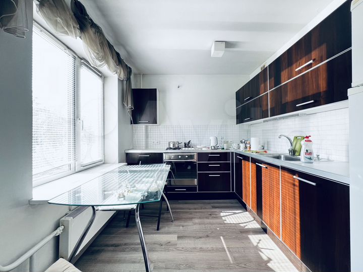 2-к. квартира, 58 м², 2/10 эт.