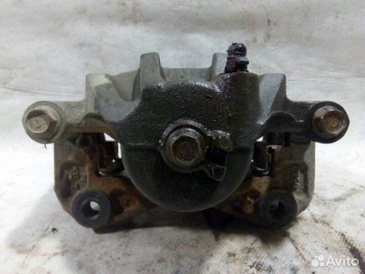 Суппорт передний передний правый Hyundai Elantra 3