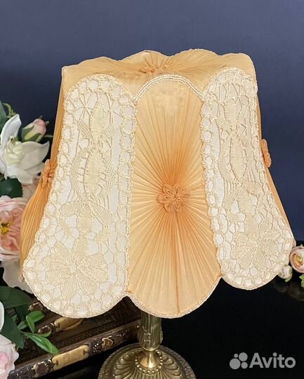 Красивая старинная лампа