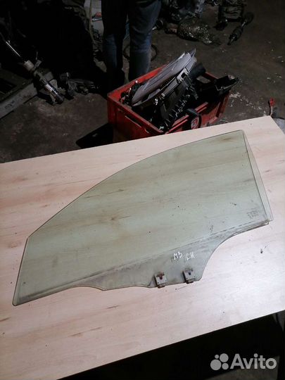 Стекло переднее левое Mazda 3 BK