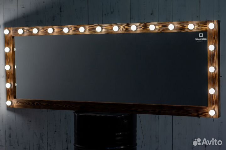 Гримерное зеркало с лампами