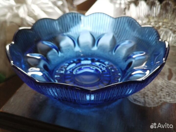 Ваза из синего стекла