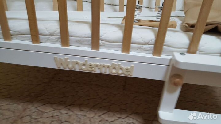 Детская кроватка с маятником фирма 