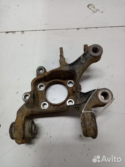 Toyota Avensis (T270) lll кулак поворотный задний