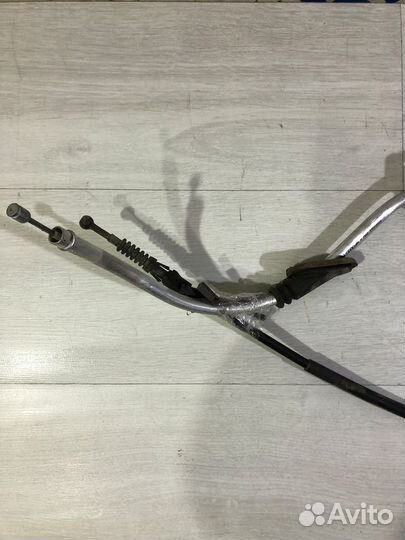 Трос ручника правый skoda yeti 1.2 DSG