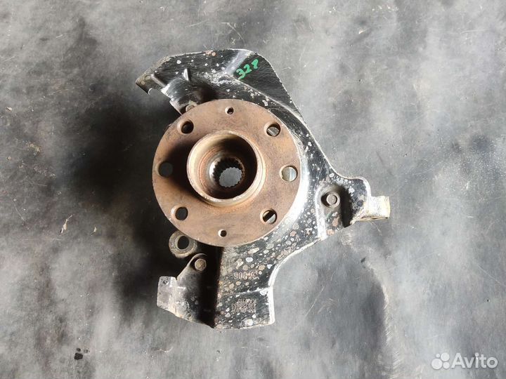 Кулак передний левый Opel Corsa D