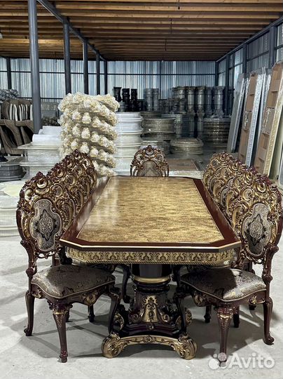 Стол обеденный. В наличии