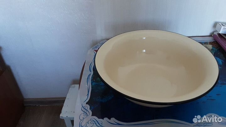 Эмалированный таз