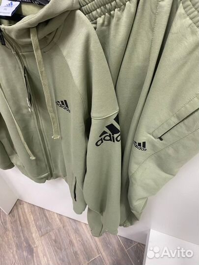 Спортивный костюм adidas