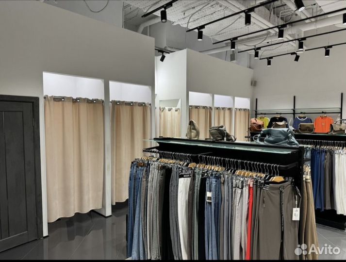 Магазин женской одежды.Прибыль 300 тыс.руб/ месяц
