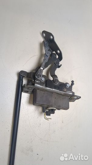 Петля капота Mercedes E W212, 2009