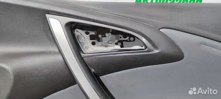 Обшивка двери передней правой Opel Astra j