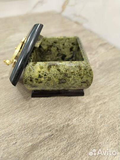 Шкатулка для украшений из Змеевика