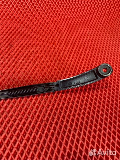 Поводок стеклоочистителя передний левый Hyundai Ix