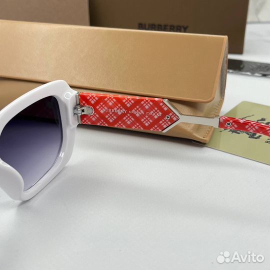 Солнцезащитные очки burberry женские