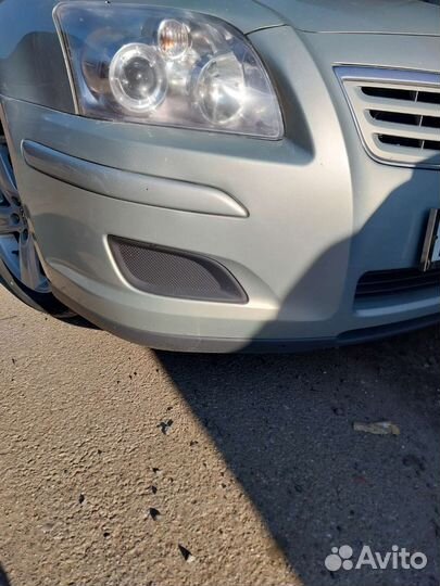 Заглушки переднего бампера toyota avensis