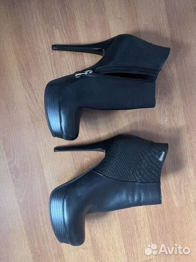 Ботильоны на шпильке черные