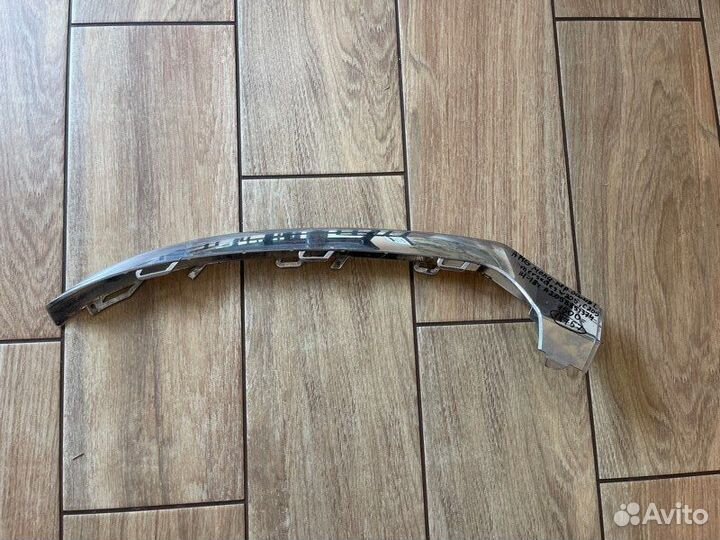 Накладка бампера передняя левая Mercedes C Class