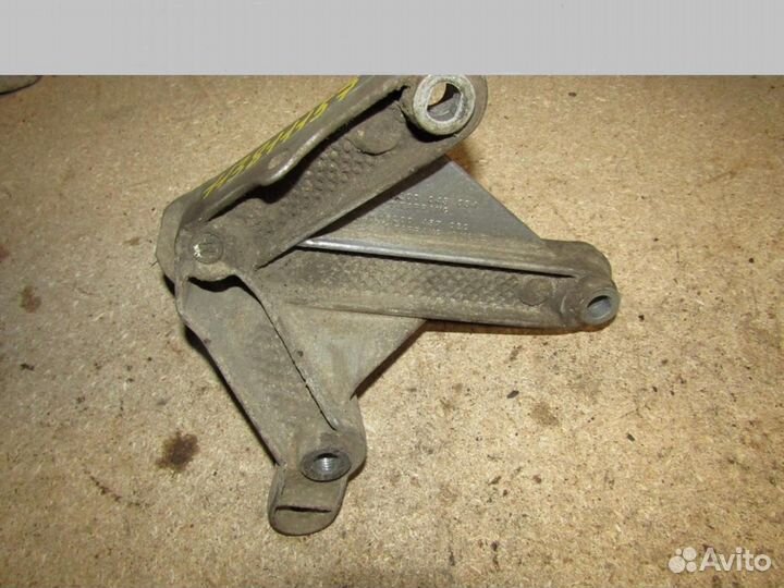 Кронштейн кпп левый Logan 2005-2014