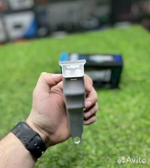 Машинка для стрижки волос и бороды