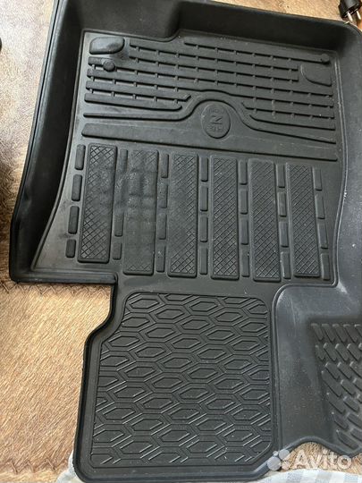 Продам коврики на мазду 3