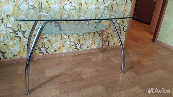 Кухонный стол стеклянный