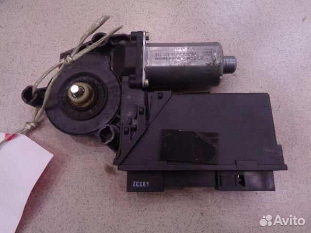 Моторчик стеклоподъемника передний правый Audi A8